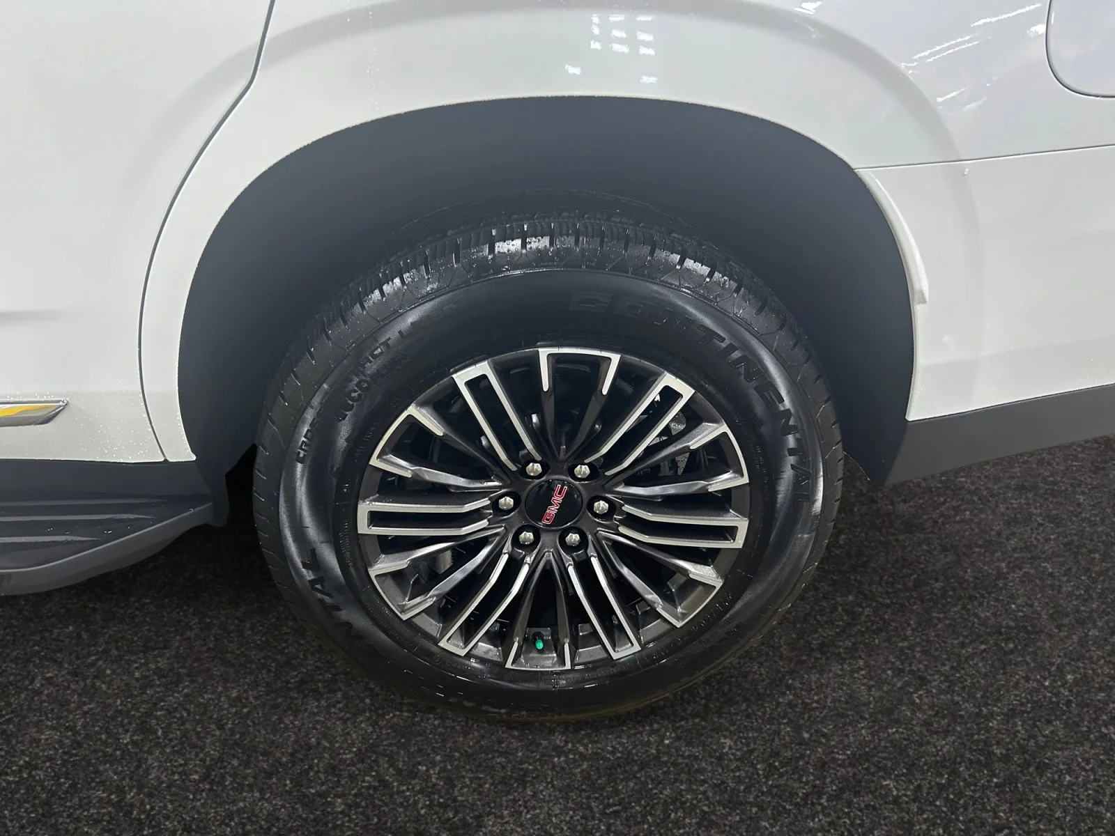 New 2026 Summit White GMC Elevation image 9