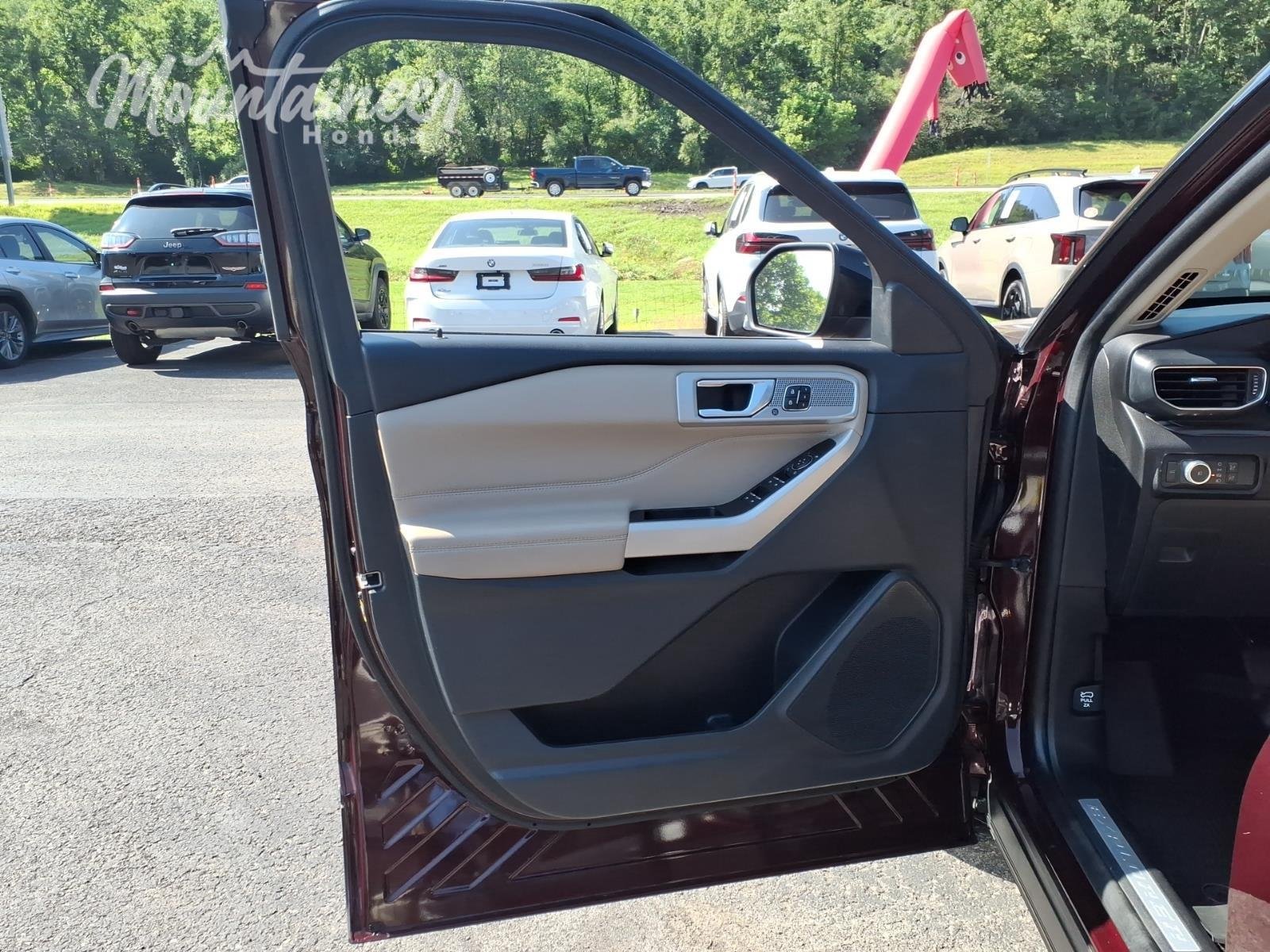 Used 2022 Burgundy Velvet Metallic Tinted Clearcoat Ford Limited image 13