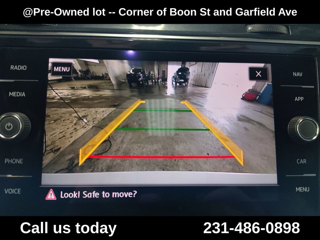 Used 2018  Volkswagen 2.0T SEL image 24