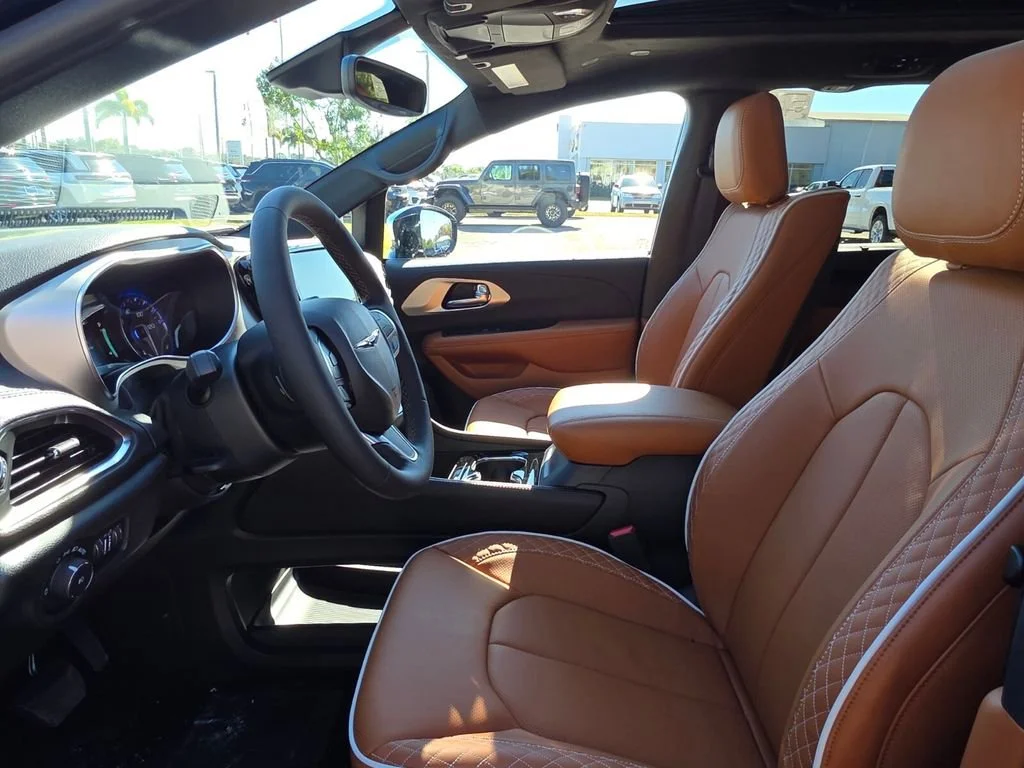 New 2026 Diamond Black Crystal Pearl-Coat Exterior Paint Chrysler Pinnacle image 14