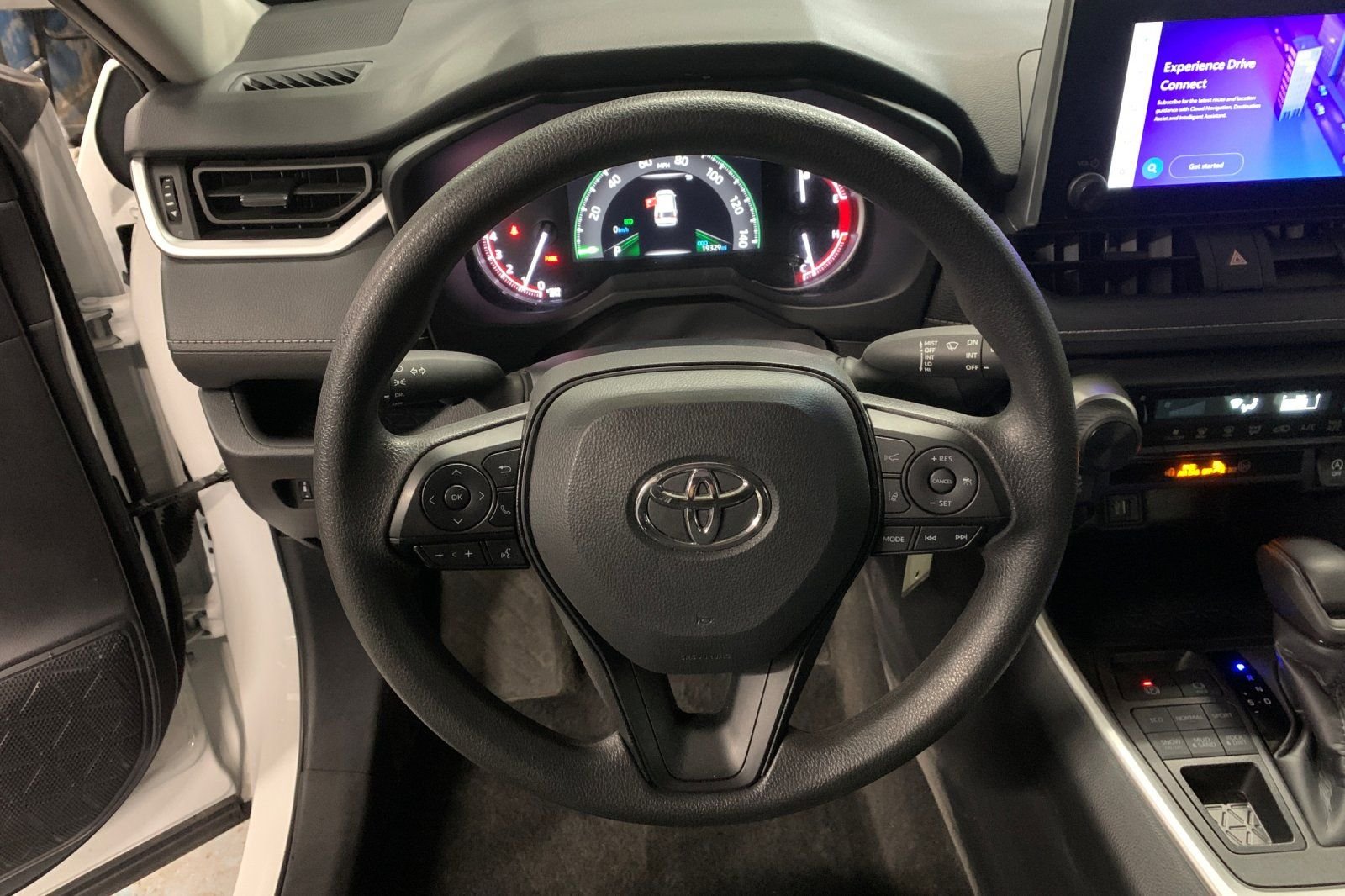 Used 2025 White Toyota LE image 27