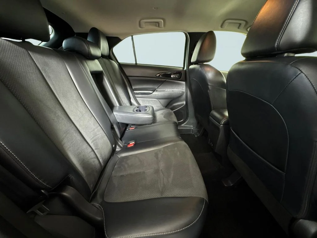 Used 2024 Silver Mitsubishi SE image 15