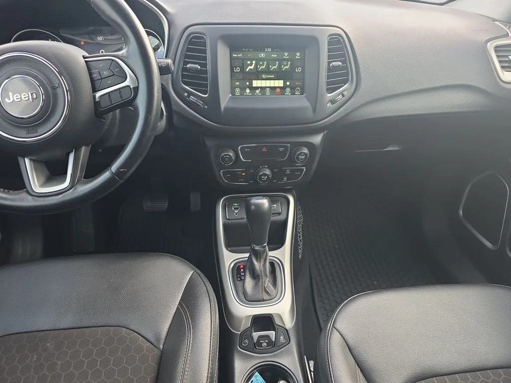 Used 2021 Jazz Blue Pearlcoat Jeep Latitude image 10