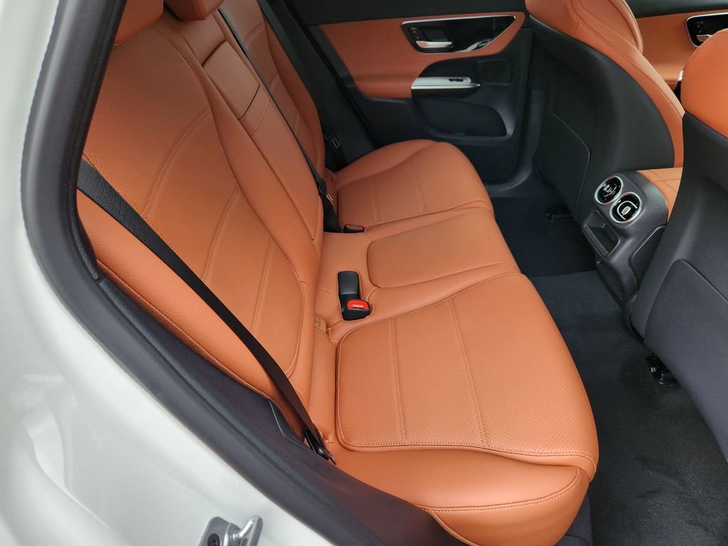 New 2026 Polar White Mercedes-Benz GLC300 4MATIC® image 18