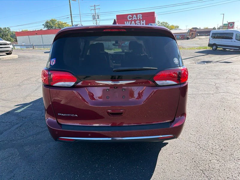 Used 2019 Red Chrysler Touring L image 6