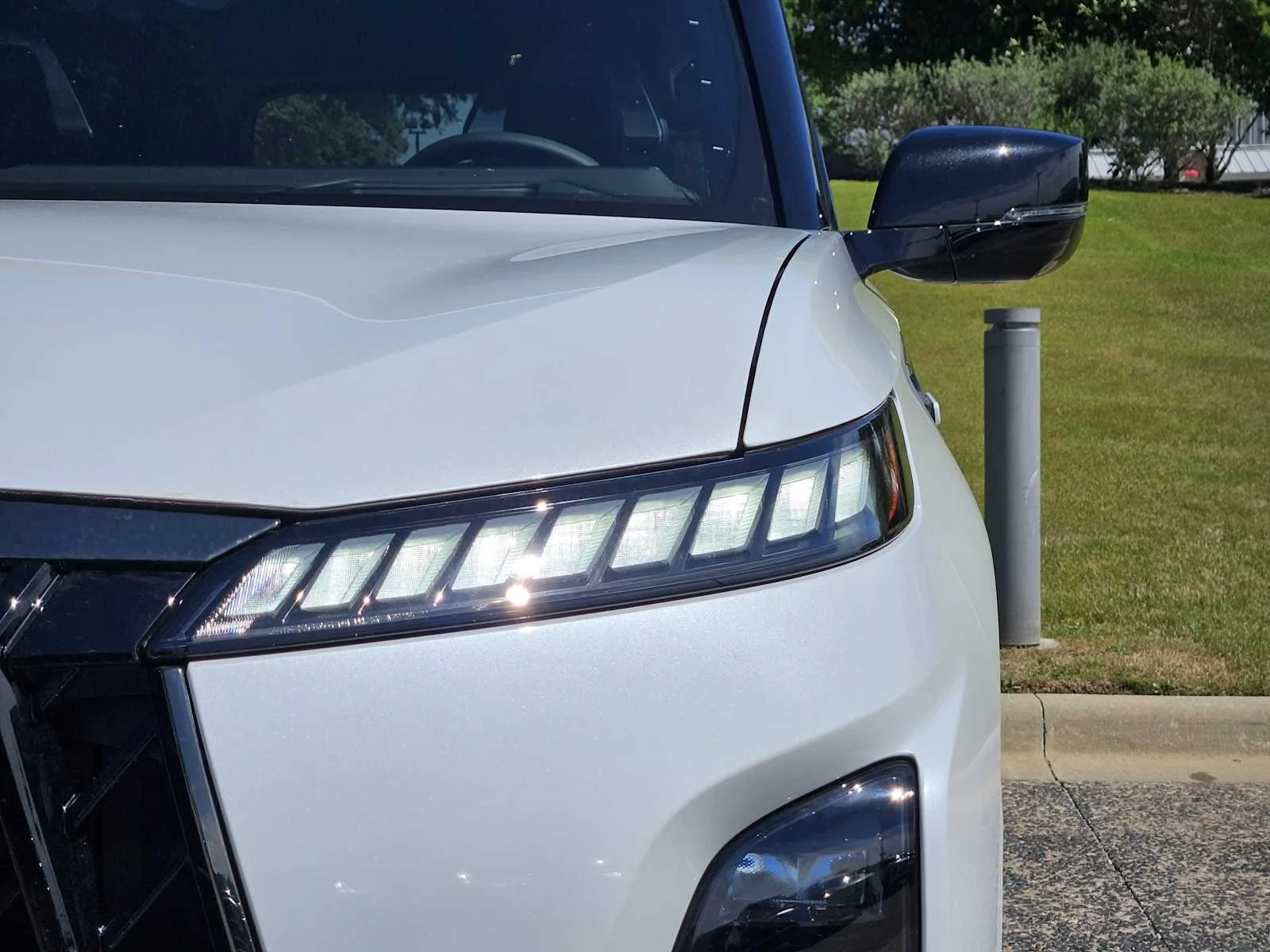 New 2026 RADIANT WHITE INFINITI Sport 4WD image 5