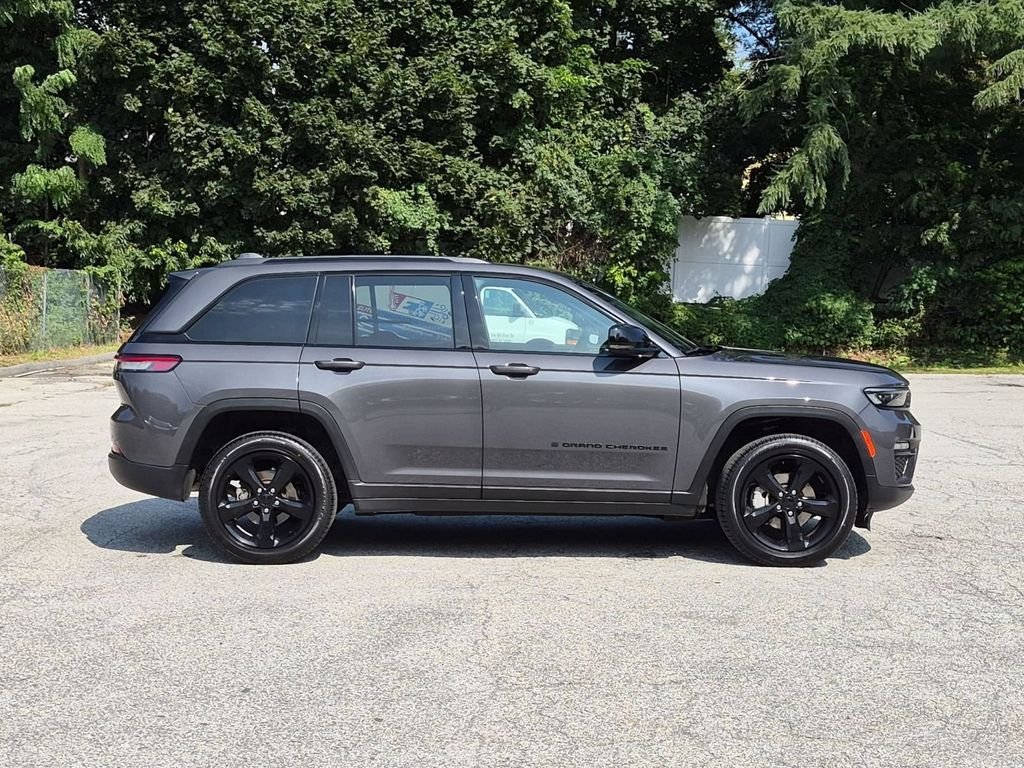 Used 2025 Gray Jeep Limited image 2