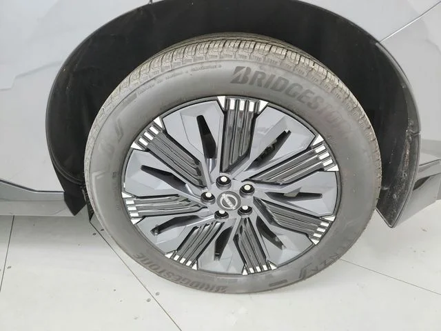 Used 2026 Gray Nissan Platinum image 57