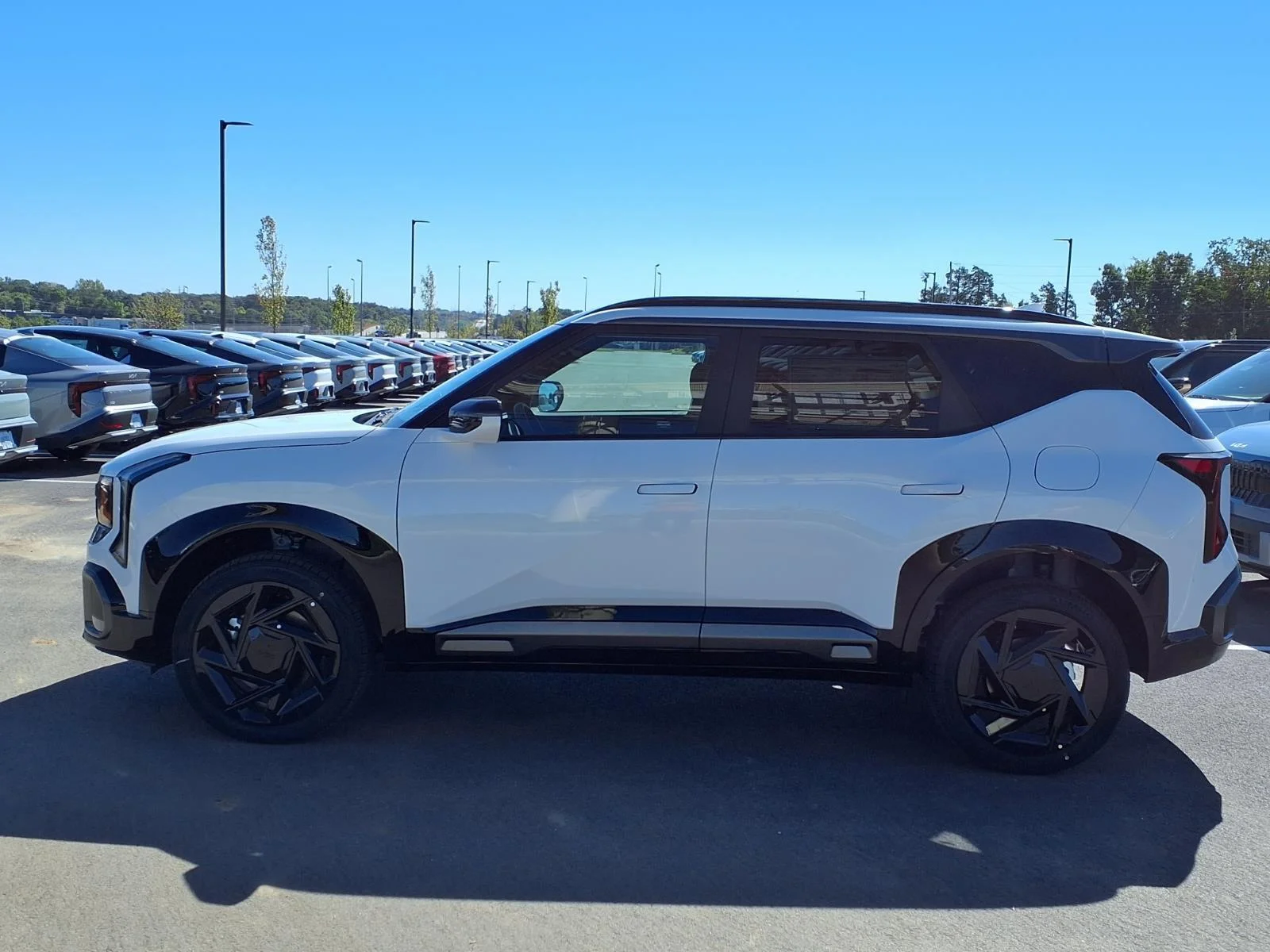 New 2027 Snow White Pearl Kia X-Line SX image 18