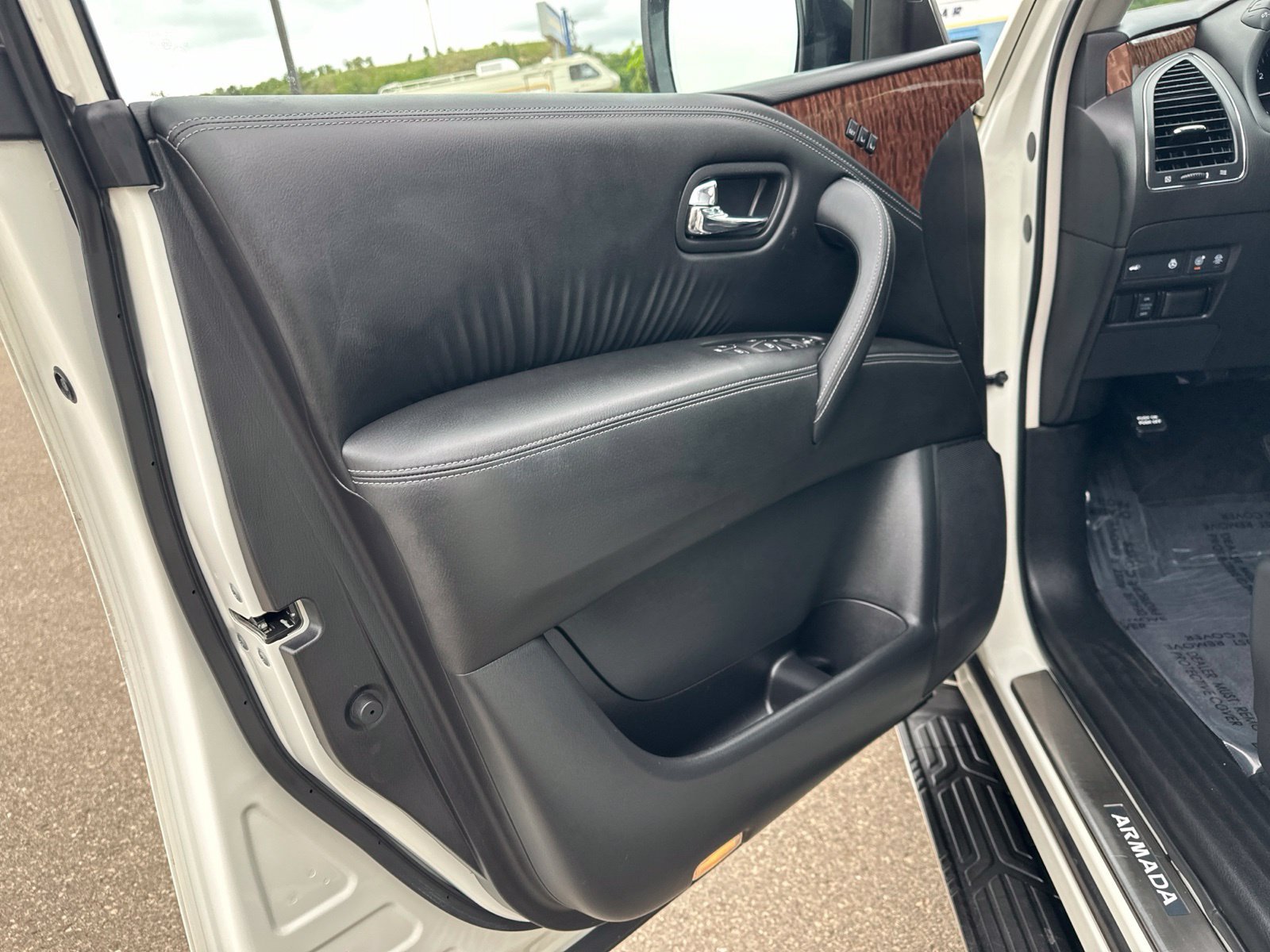 Used 2020 White Nissan Platinum image 47