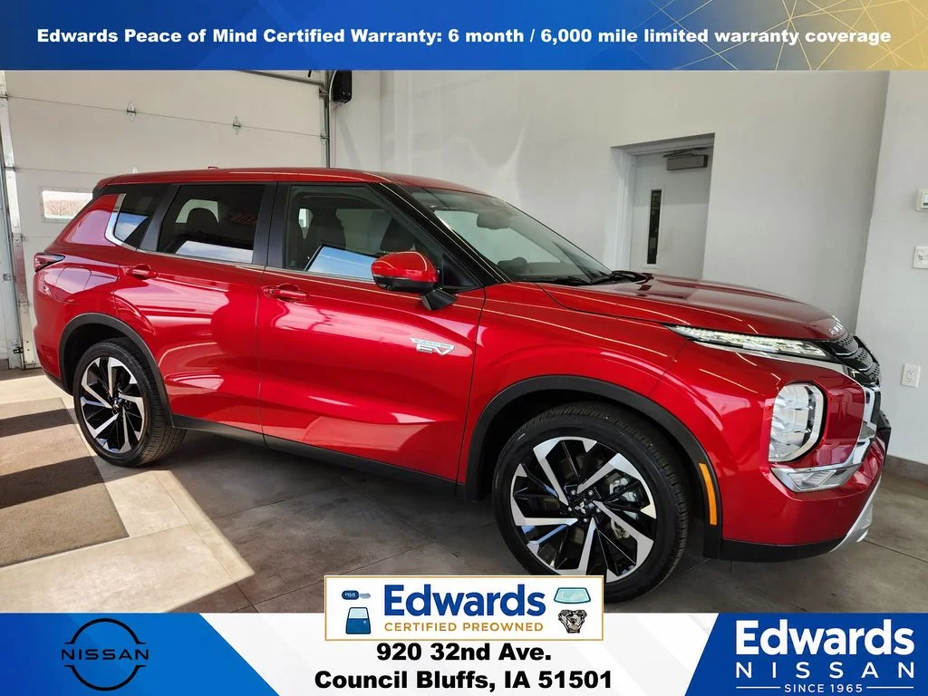 Used 2025 Mitsubishi Outlander Plug-in Hybrid SE with VIN JA4T5VA92SZ008876 for sale in Council Bluffs, IA