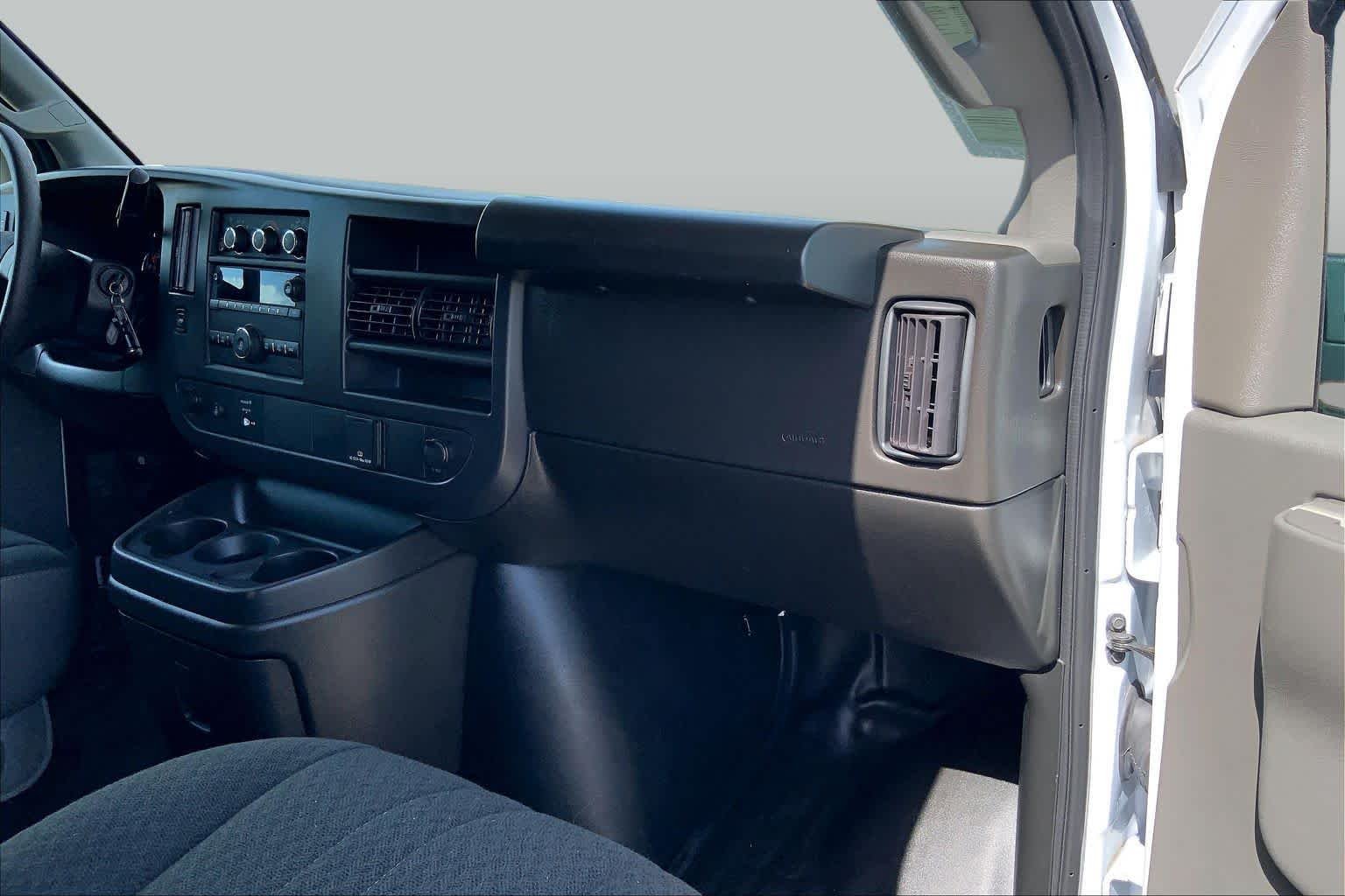 Used 2024 Summit White Chevrolet  image 16