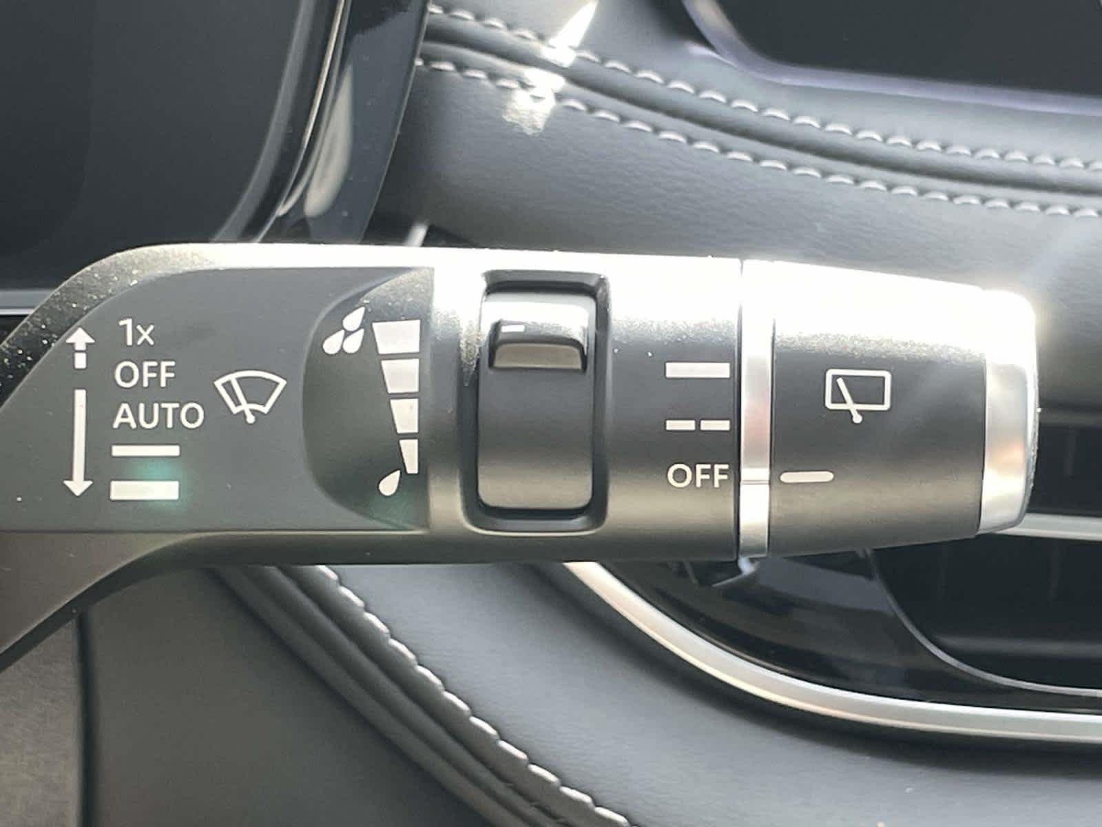 New 2026 Mineral Black INFINITI LUXE image 37