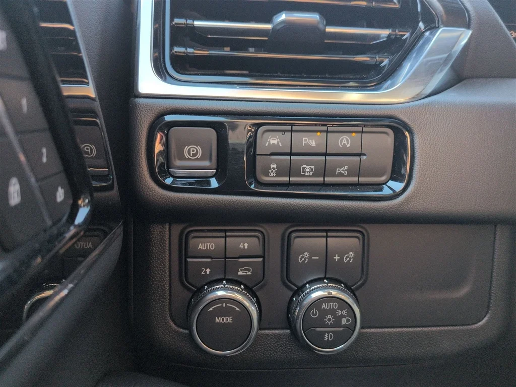 Used 2026 Glacier White Tricoat GMC Denali image 18