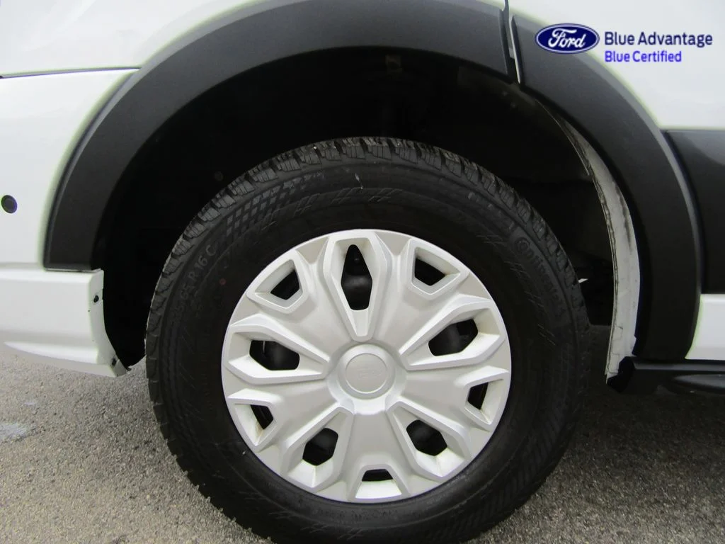 Certified Used 2024 Oxford White Ford XLT image 15