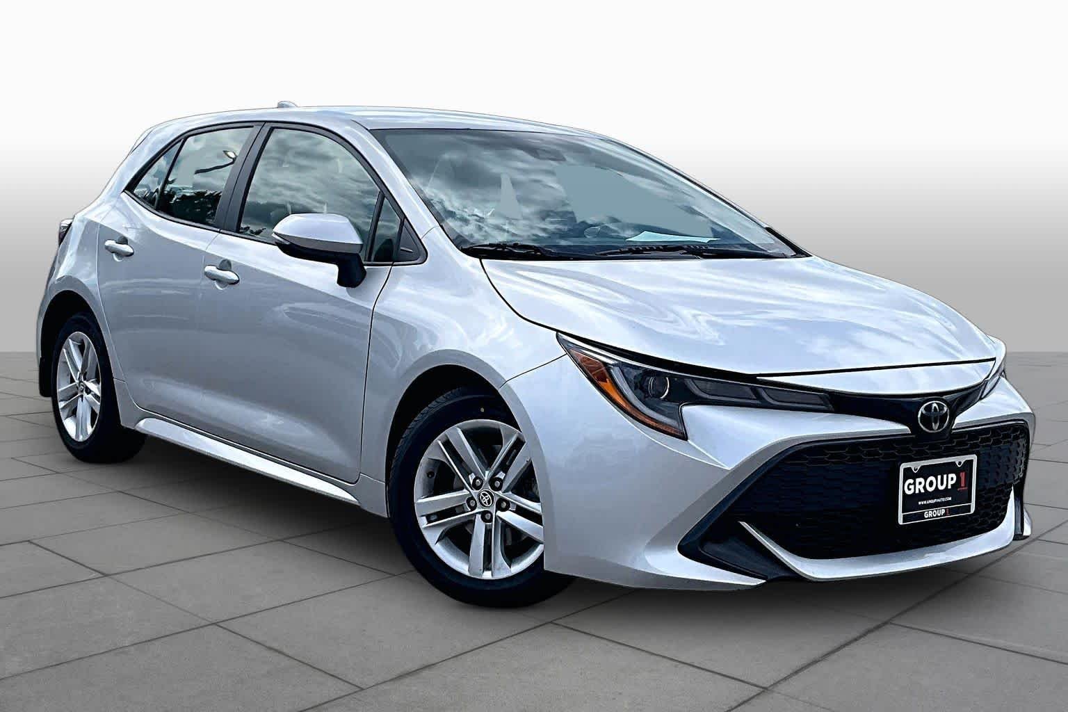 Used 2022 Classic Silver Metallic Toyota SE image 3