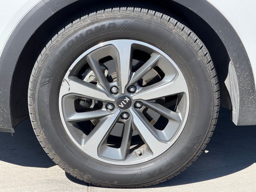 Used 2019 White Kia EX image 8