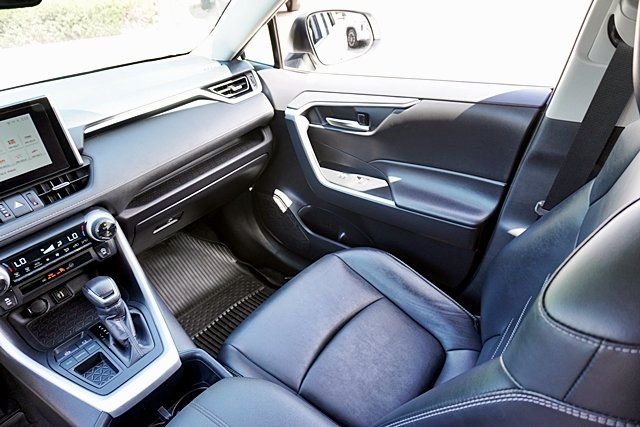 Used 2024 Beige Toyota XLE Premium image 21