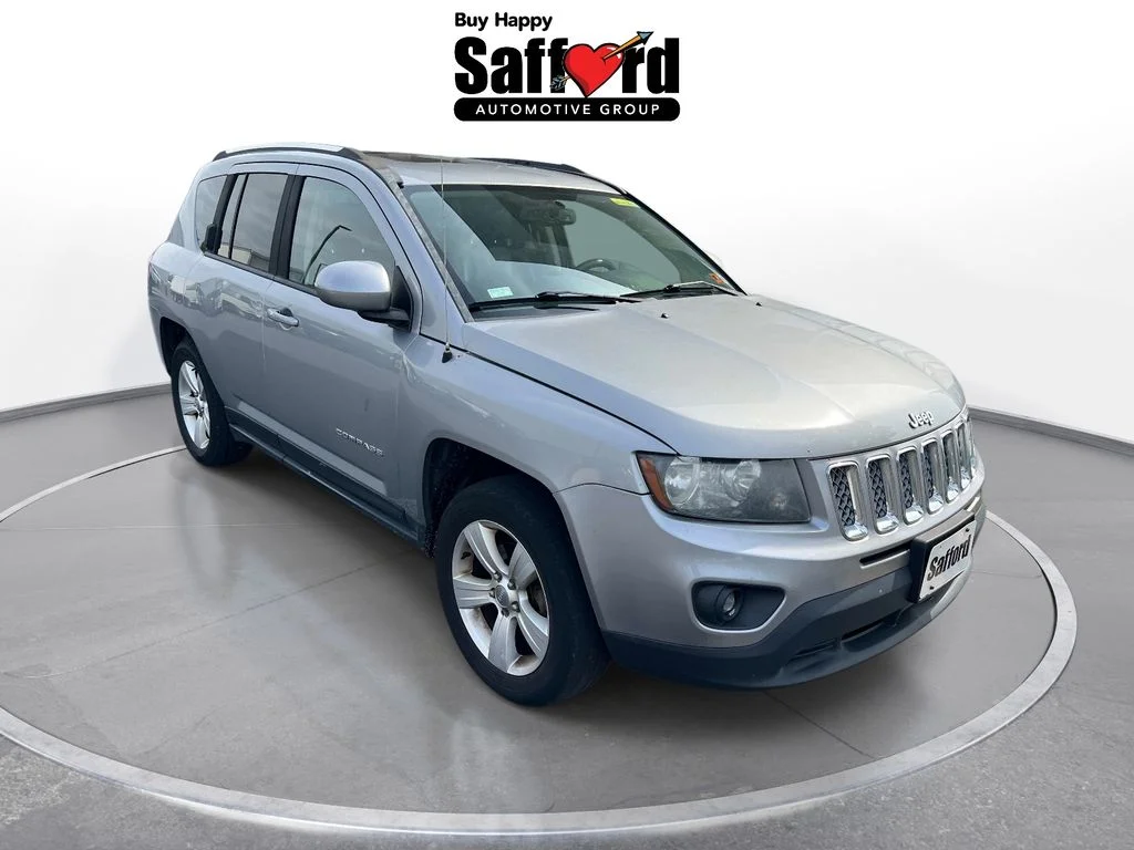 Used 2015 Silver Jeep Latitude image 9