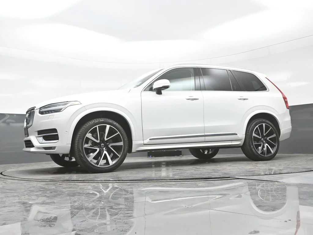 Certified Used 2024 Crystal White Volvo Plus image 25