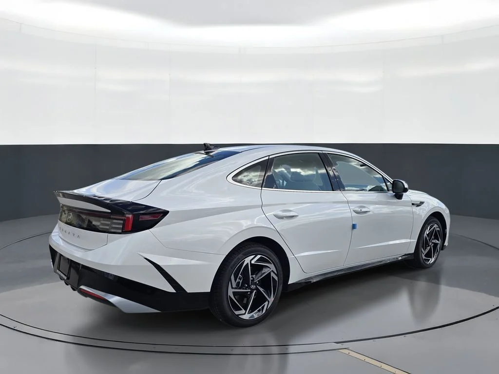 New 2026 White Hyundai SEL Sport image 3