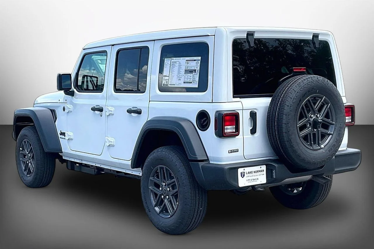 New 2026 Bright White Clear-Coat Exterior Paint Jeep Sport S image 6