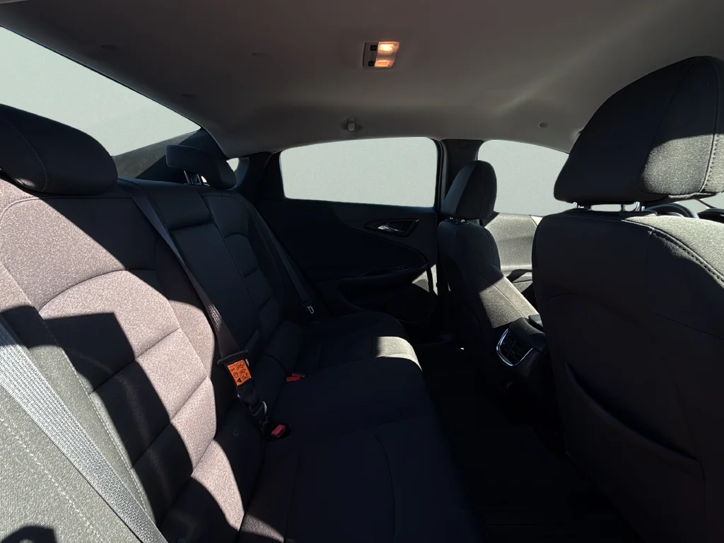 Used 2018 Blue Velvet Metallic Chevrolet LT image 22