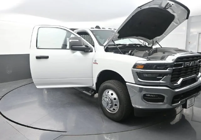 New 2026 Bright White Clear-Coat Exterior Paint RAM Tradesman image 24