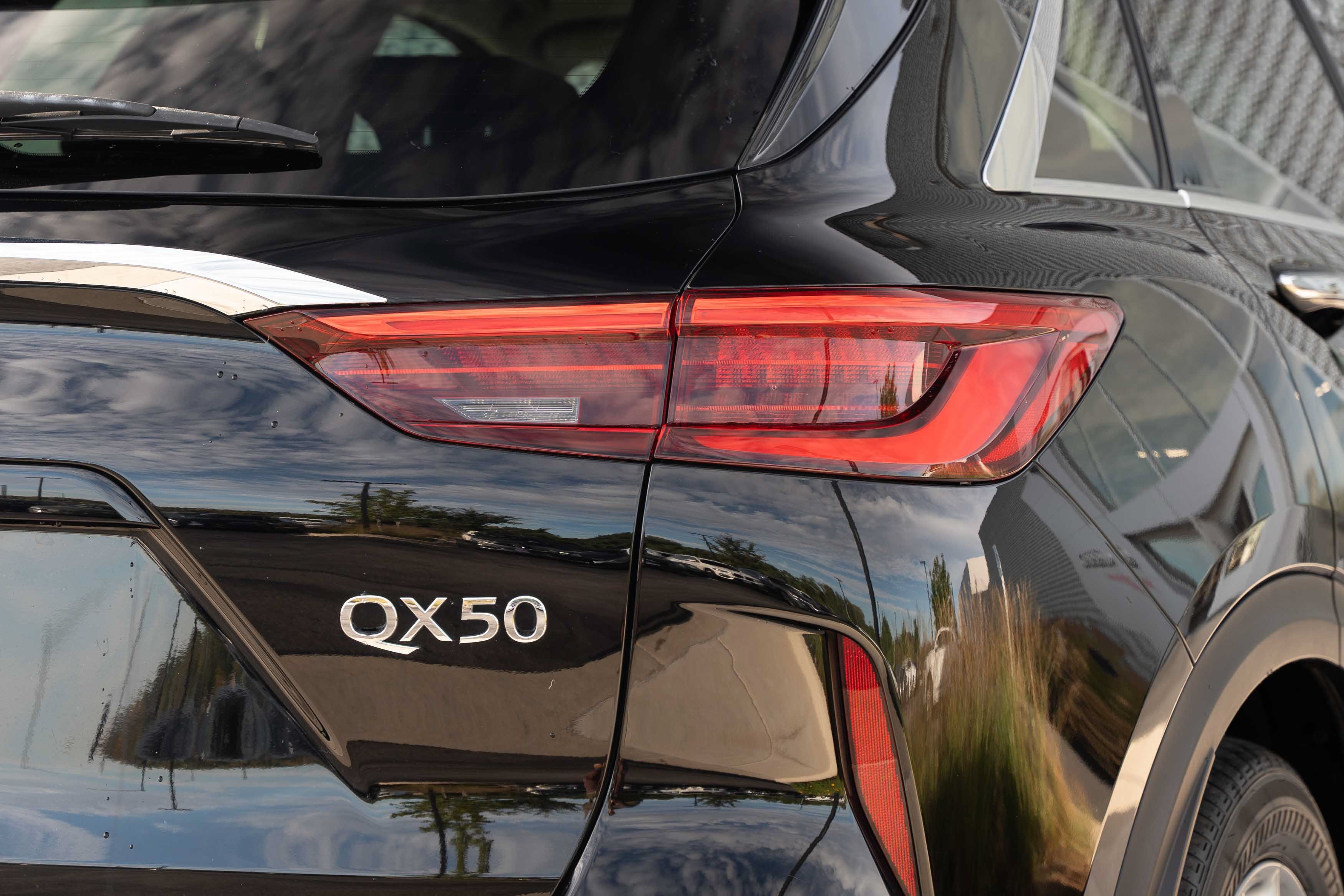 Used 2019 Black Obsidian INFINITI LUXE image 24