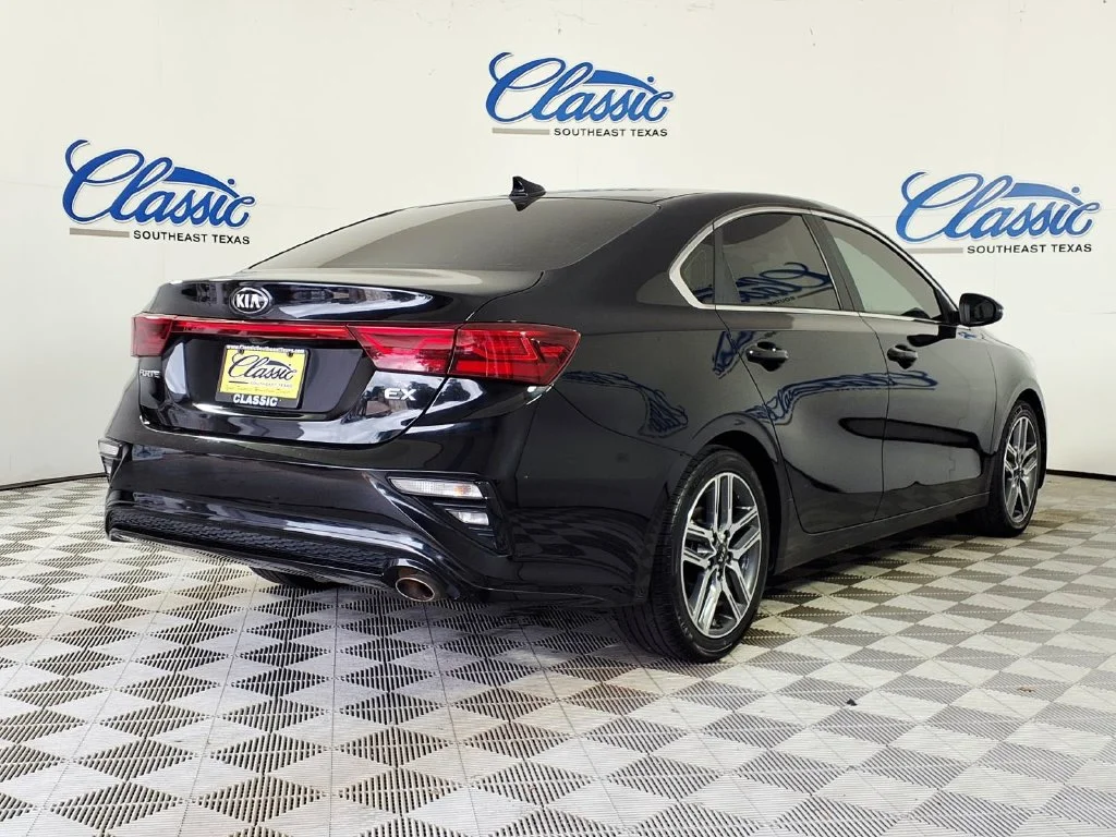Used 2021 Black Kia EX image 6