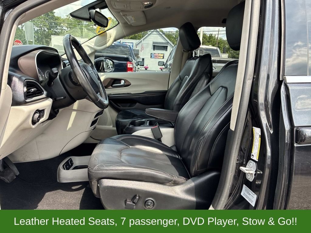 Used 2017 Black Chrysler Touring L image 25