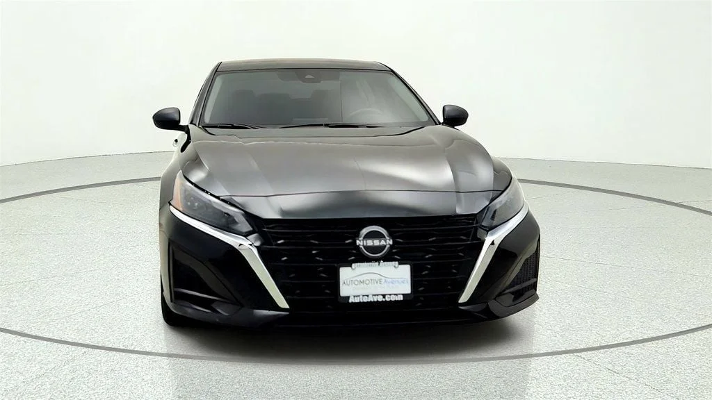 Used 2024 Super Black Nissan 2.5 SV AWD Sedan image 2
