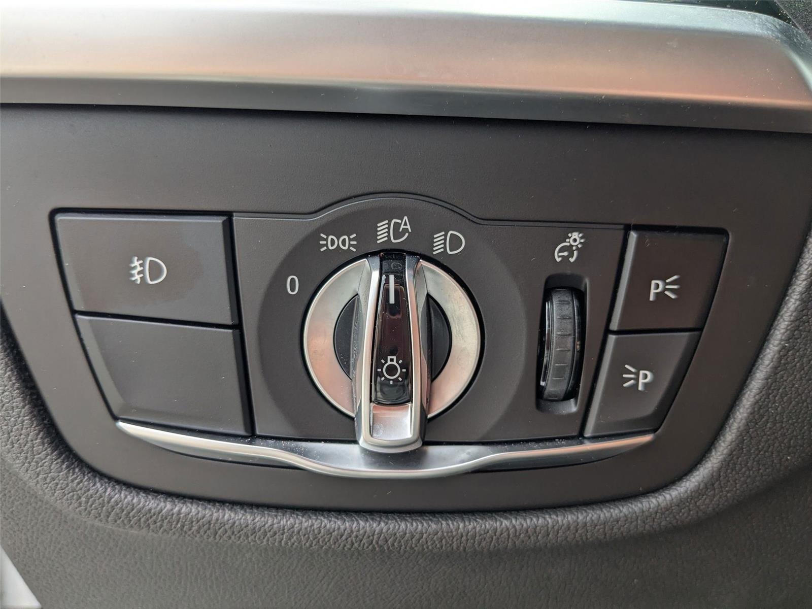 Used 2019 Mineral White Metallic BMW xDrive30i image 16