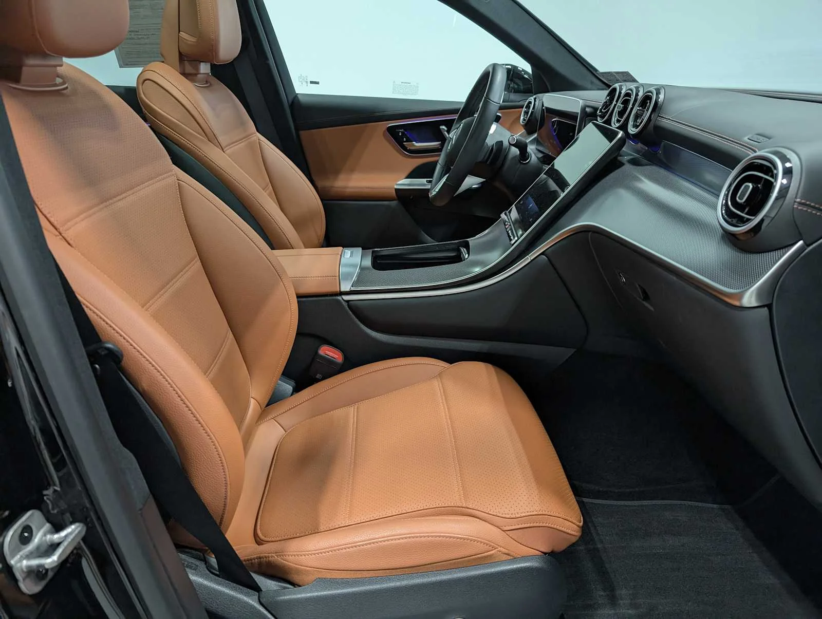 Used 2025 Black Mercedes-Benz GLC 300 image 38