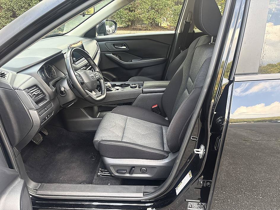 Used 2025 Super Black Nissan SV image 15