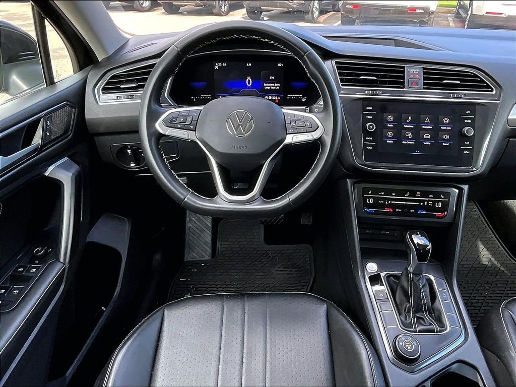 Used 2022 Black Volkswagen 2.0T SE image 17