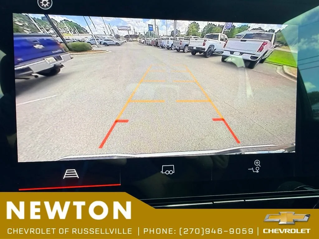 Used 2024 Summit White GMC Elevation image 9