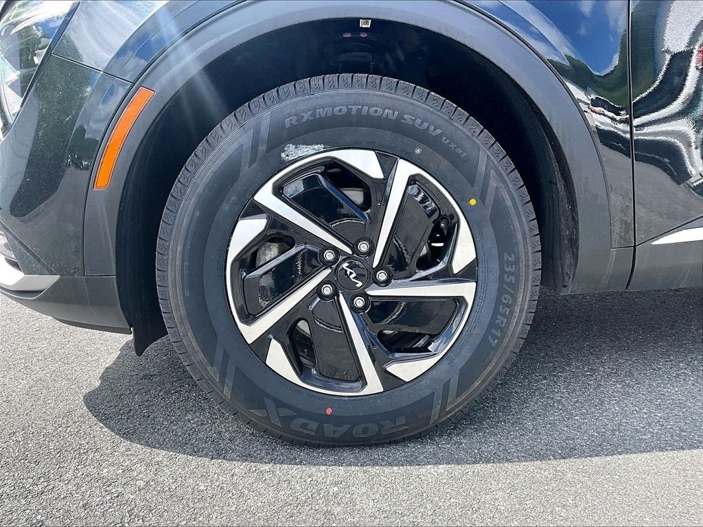 Used 2023 Fusion Black Kia LX image 7