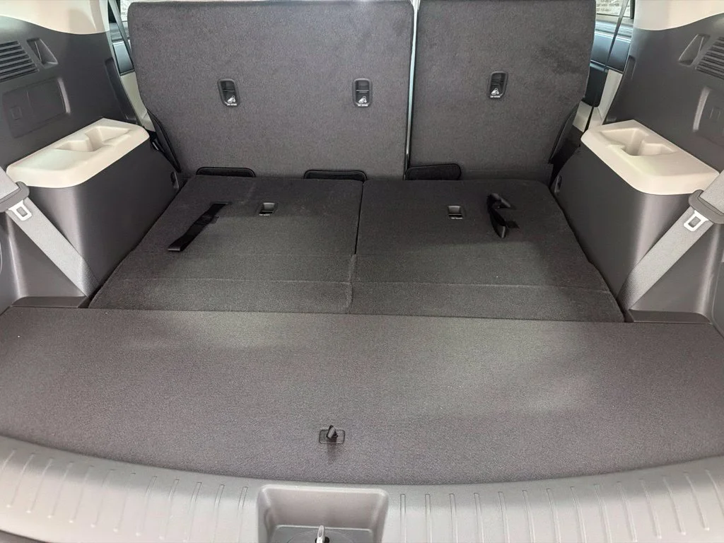 New 2027 Shimmering Silver Hyundai SE image 9