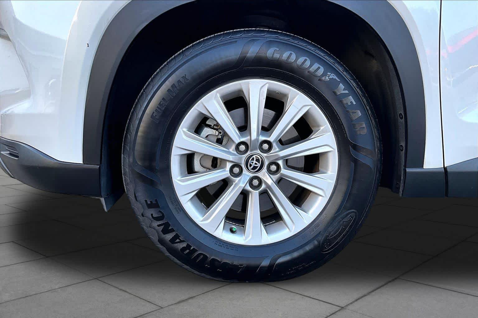 Used 2024 Wind Chill Pearl Toyota XLE image 11