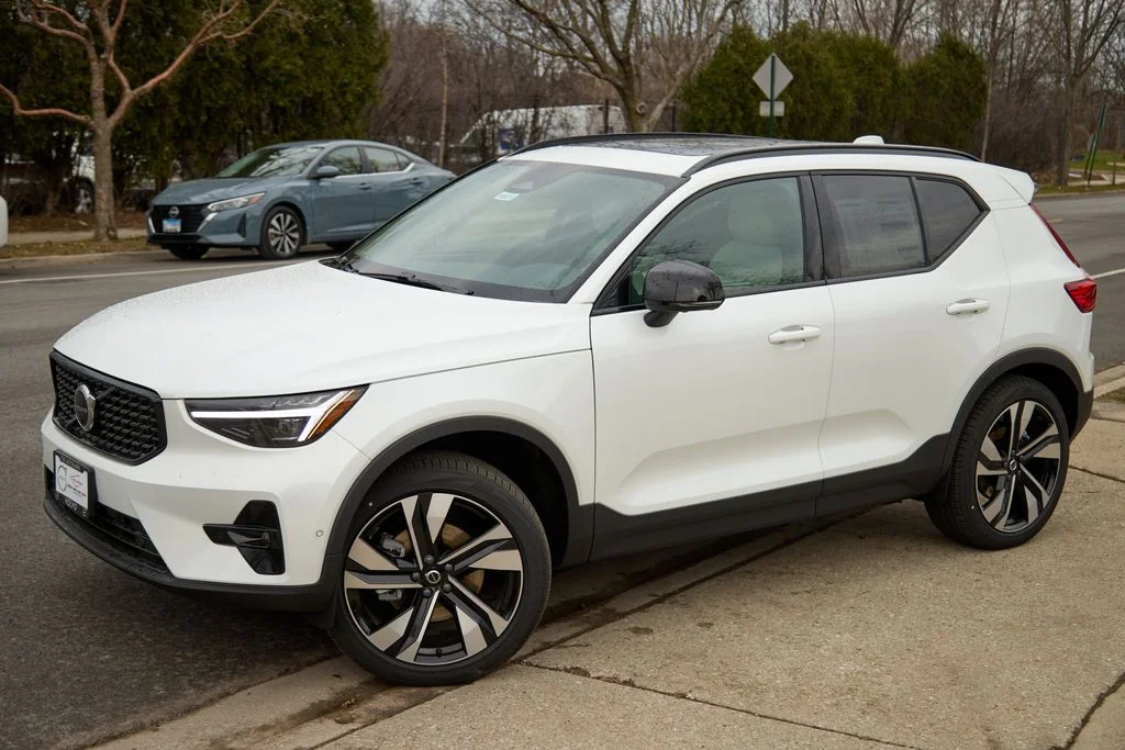 New 2026 Crystal White Volvo Plus image 3