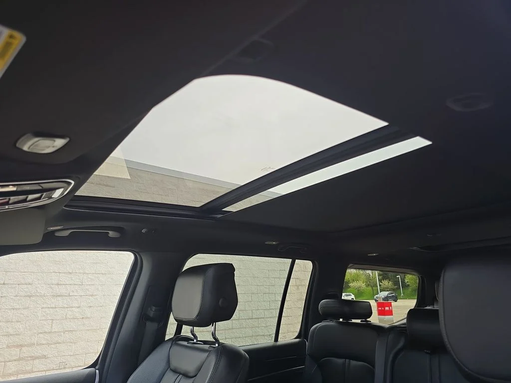 Used 2023 White Jeep Base image 15