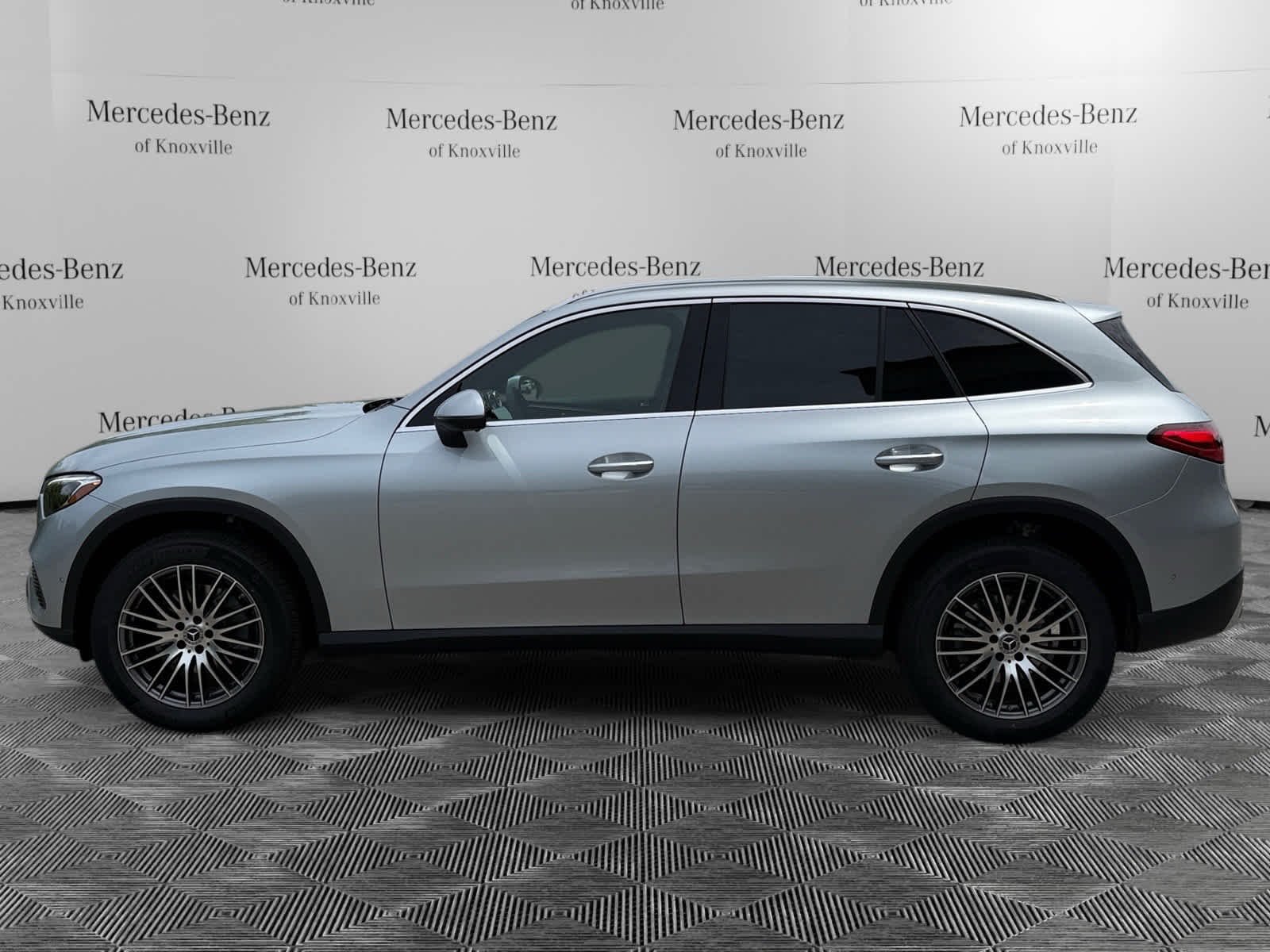 New 2026 Cirrus Silver Metallic Mercedes-Benz GLC 300 image 2