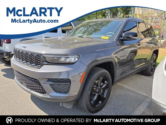 Used 2023 Gray Jeep Altitude X image 1