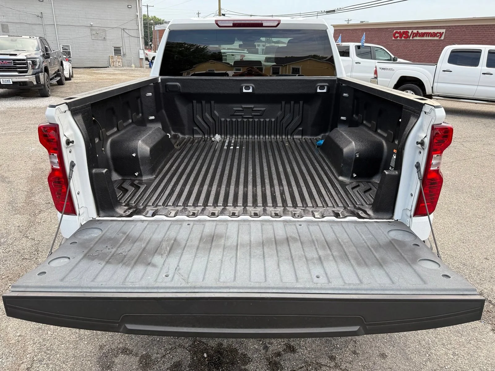 Used 2022 Summit White Chevrolet Custom image 19