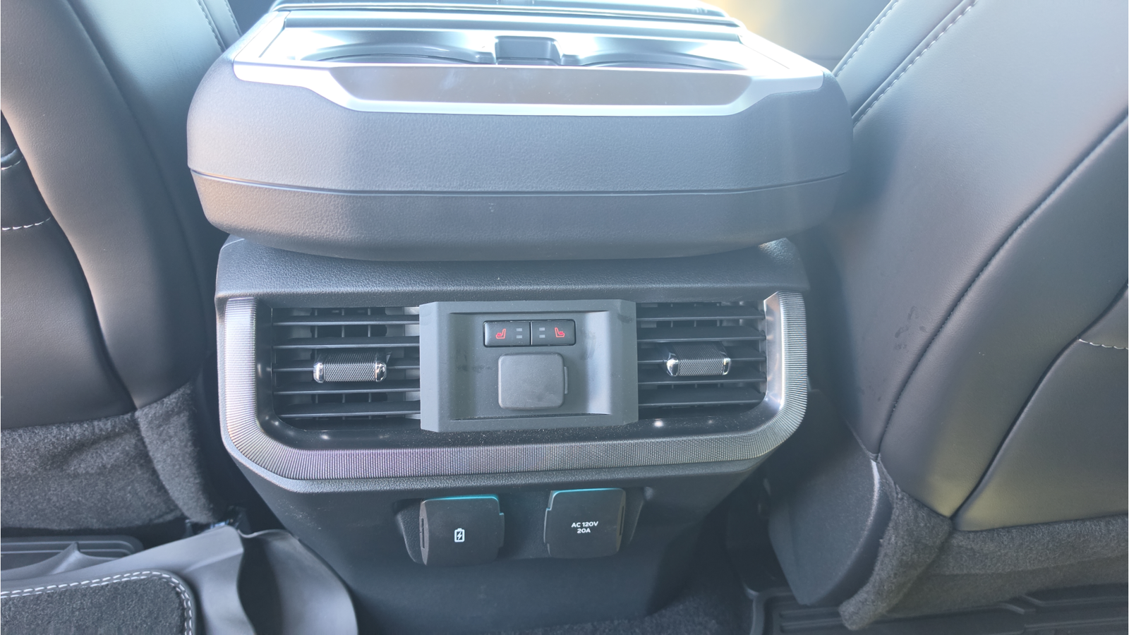 New 2026 Star White Metallic Tri-Coat Ford Platinum® image 28