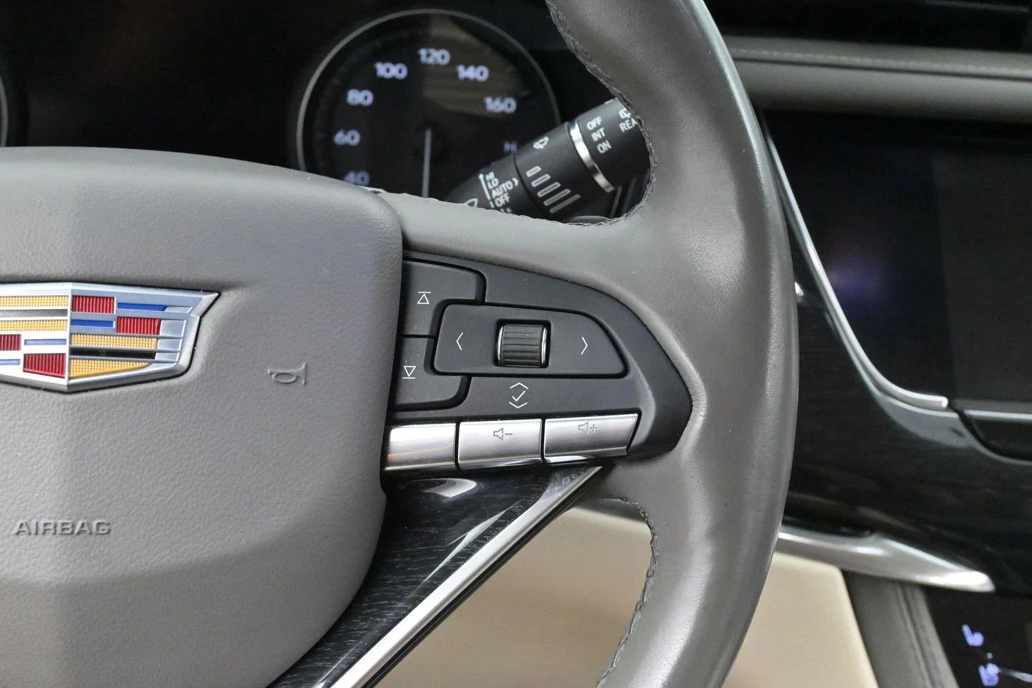 Used 2020 CRYSTAL WHITE TRICOAT Cadillac AWD Premium Luxury image 16