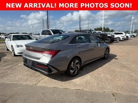 Used 2024 Fluid Metal Hyundai Limited image 2