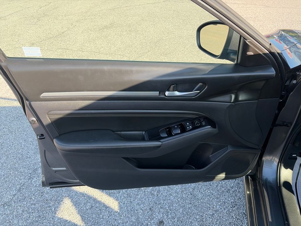 Used 2021 Gun Metallic Nissan 2.5 SV image 11