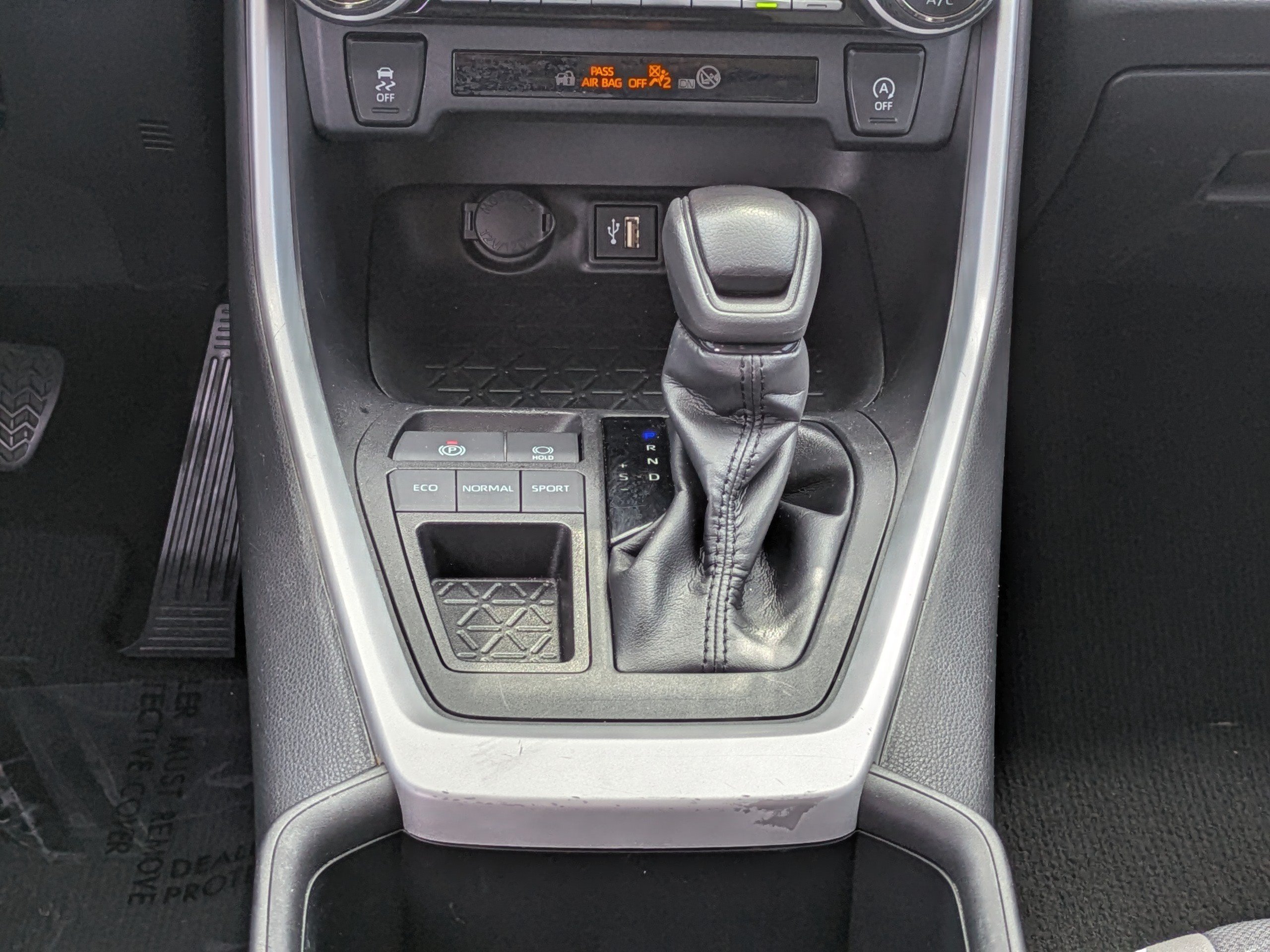 2023 Toyota RAV4 XLE - Photo 18